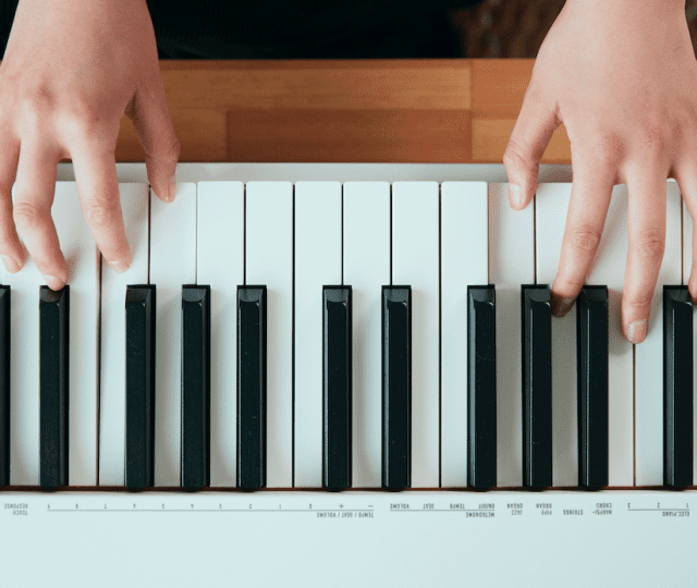 casio cdps-105 digital piano key close up