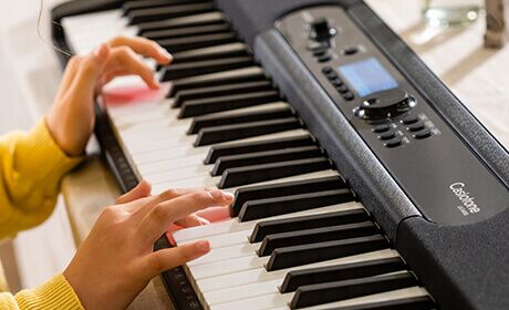 Key lights make it easy to play the Casio LK-S450 Keyboard