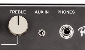 AUX input of the Fender Rumble 25 Bass Amp