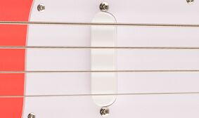 Squier Sonic Bronco Bass uses a single coil pickup