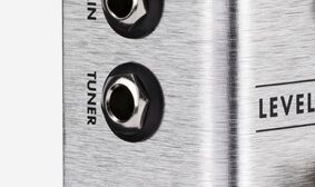 Separate tuner output of the Fender Level Set Buffer pedal