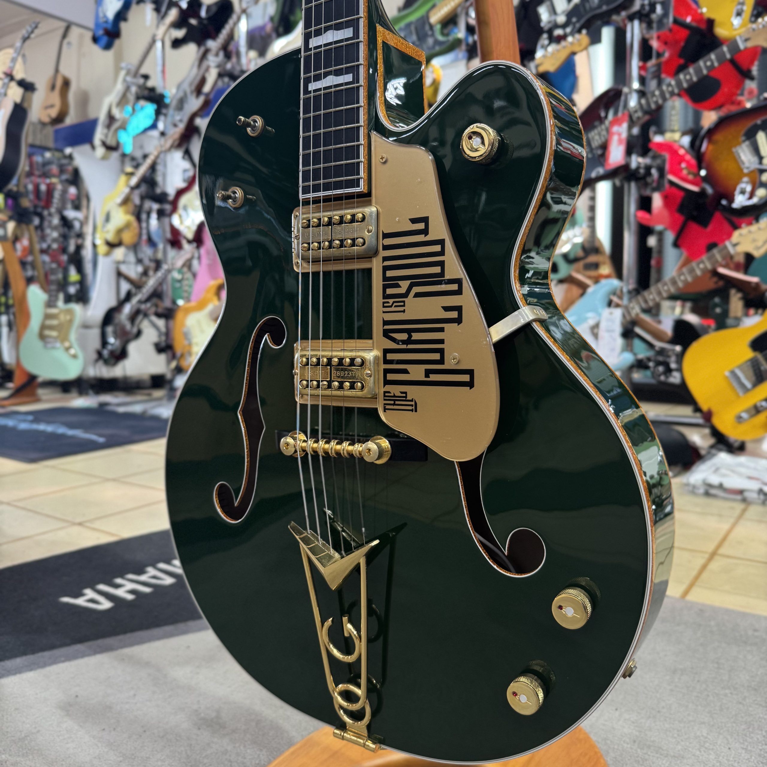Gretsch G6136I Bono Irish Falcon Soul Green